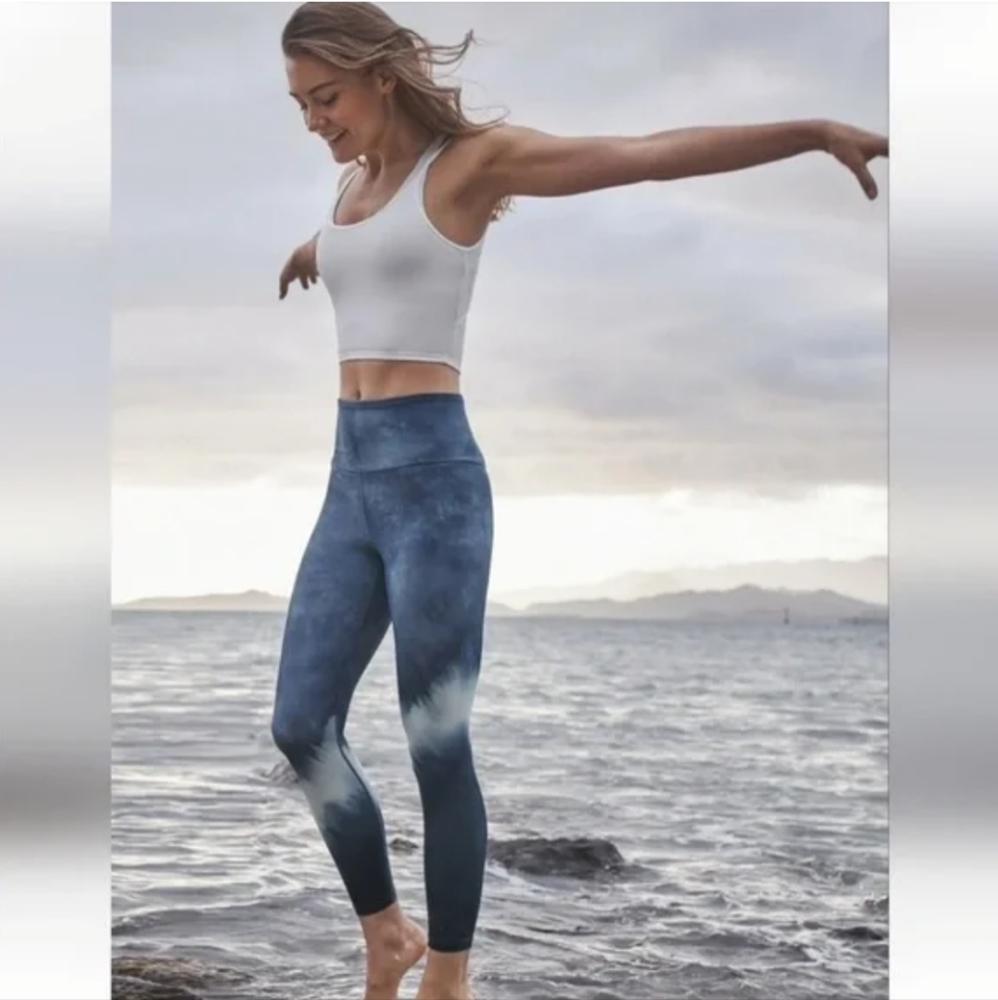 Athleta Elation Watercolor Stripe 7/8 Tight
